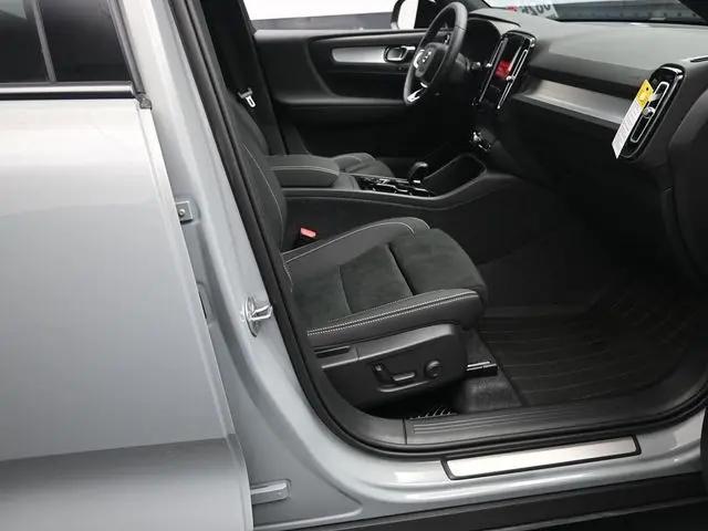 2026 Volvo XC40 Black Edition Ultra, B5 AWD Gas (mild hybrid)