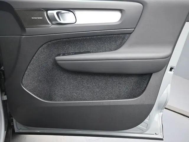 2026 Volvo XC40 Black Edition Ultra, B5 AWD Gas (mild hybrid)