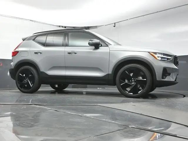 2026 Volvo XC40 Black Edition Ultra, B5 AWD Gas (mild hybrid)