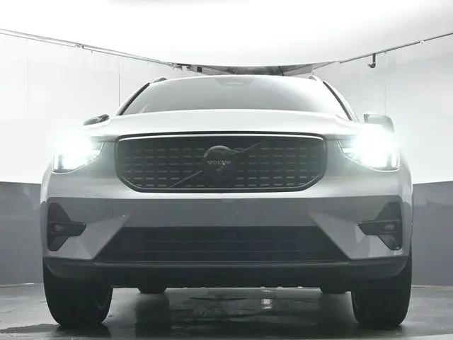 2026 Volvo XC40 Black Edition Ultra, B5 AWD Gas (mild hybrid)