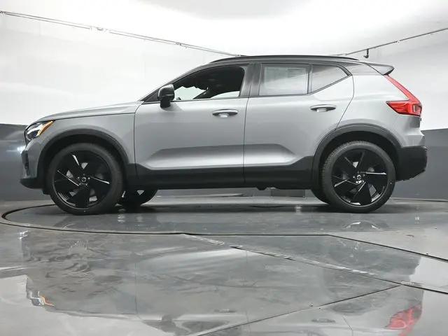 2026 Volvo XC40 Black Edition Ultra, B5 AWD Gas (mild hybrid)