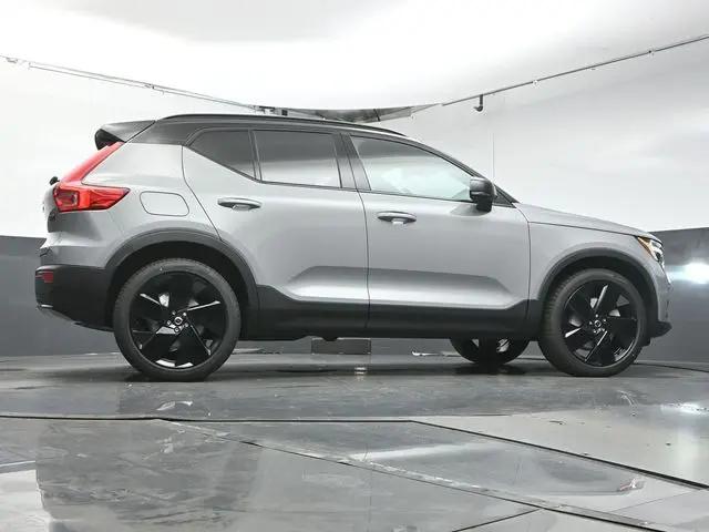 2026 Volvo XC40 Black Edition Ultra, B5 AWD Gas (mild hybrid)