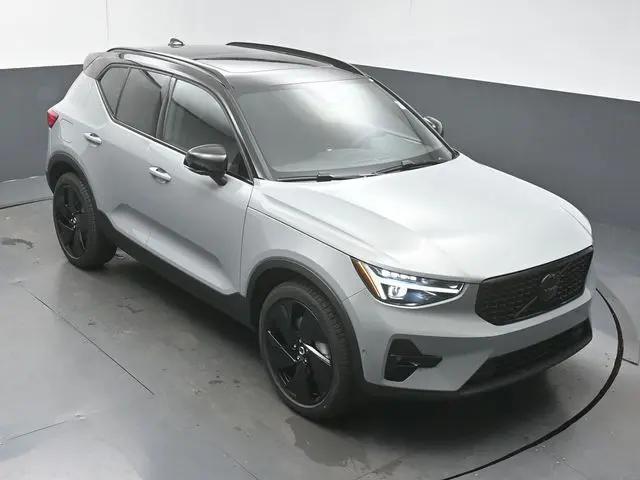 2026 Volvo XC40 Black Edition Ultra, B5 AWD Gas (mild hybrid)
