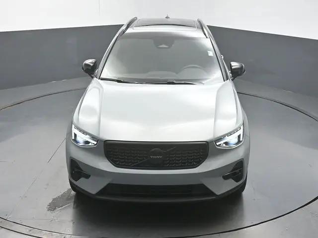 2026 Volvo XC40 Black Edition Ultra, B5 AWD Gas (mild hybrid)