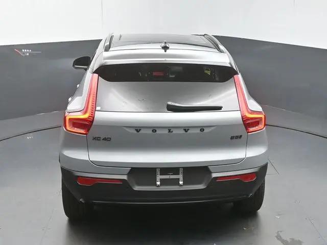 2026 Volvo XC40 Black Edition Ultra, B5 AWD Gas (mild hybrid)