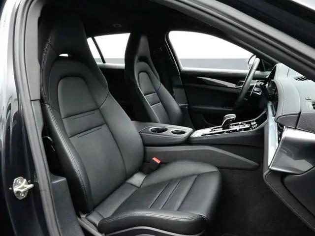 2023 Porsche Panamera 4