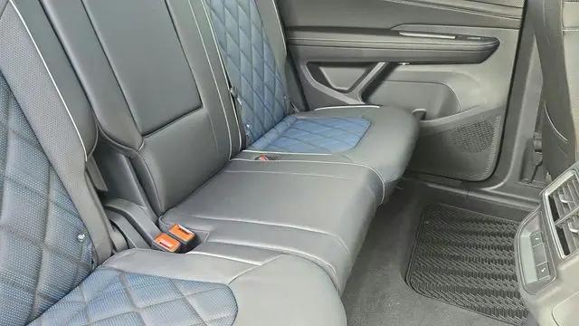 2026 Volkswagen Atlas Cross Sport SEL Premium R-Line