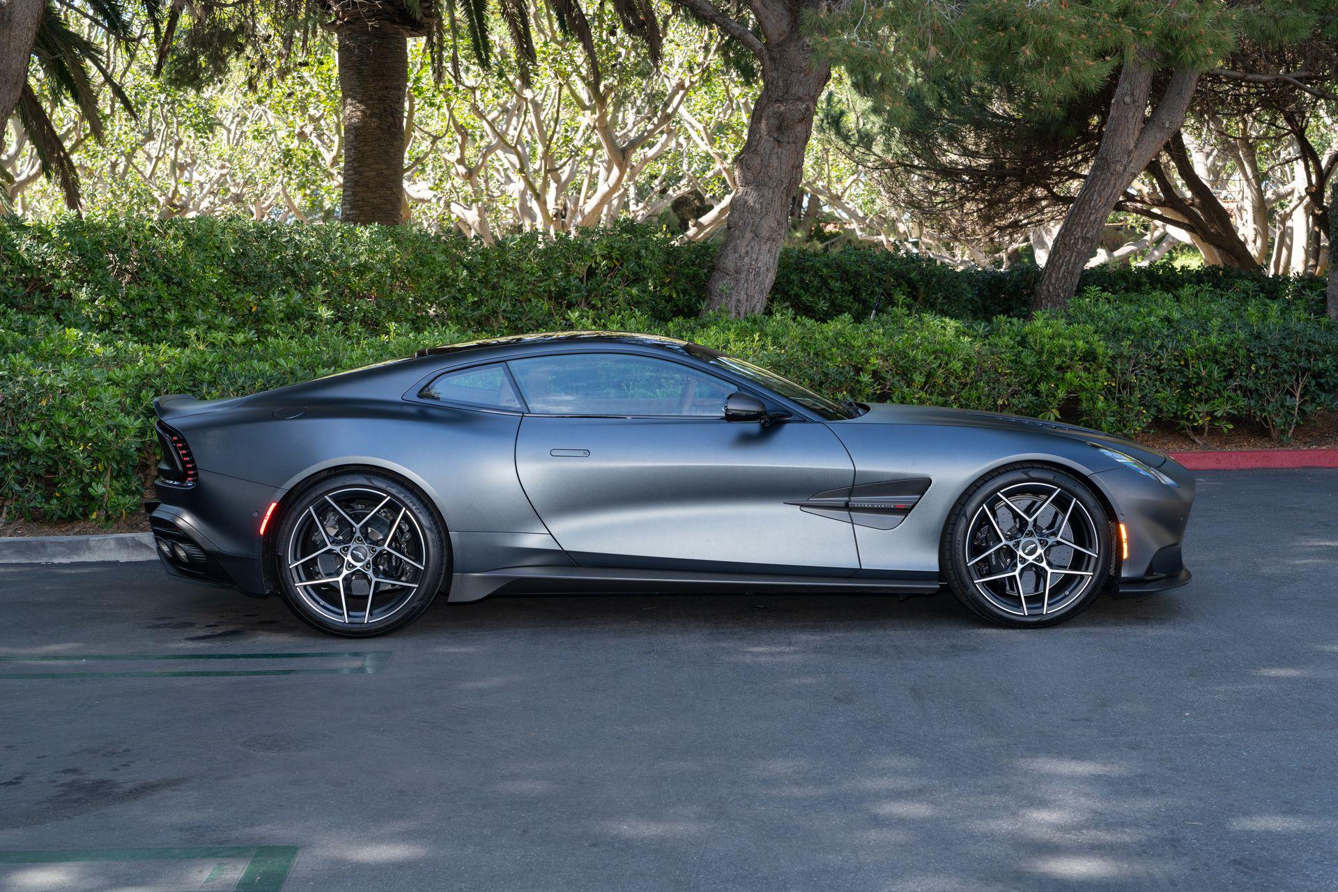 Aston Martin 2025 Vanquish V12