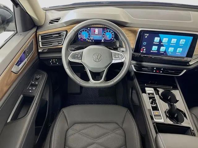 2026 Volkswagen Atlas SE with Technology
