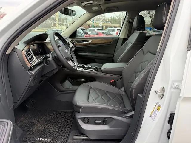 2026 Volkswagen Atlas SE with Technology