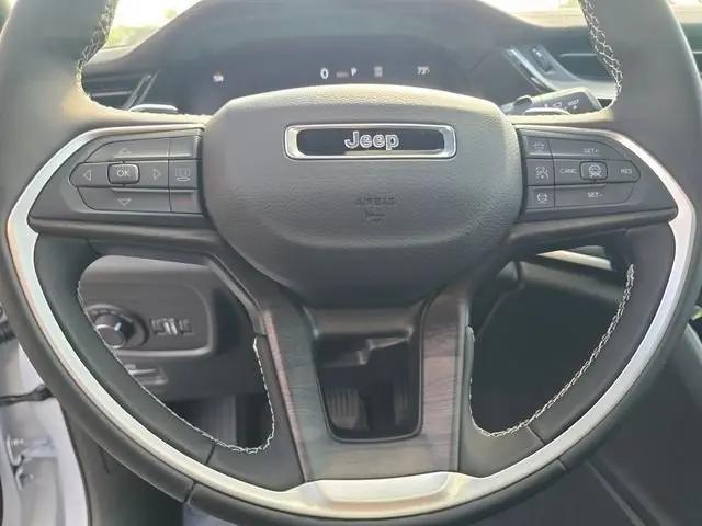 2026 Jeep Grand Cherokee Altitude 4x4