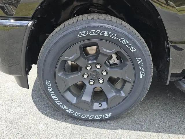 2026 Ram 1500 Express Crew Cab 4x4 5'7" Box