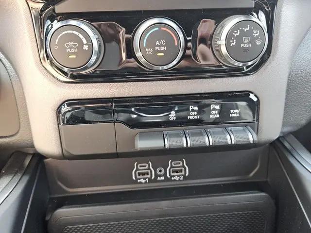 2026 Ram 1500 Express Crew Cab 4x4 5'7" Box