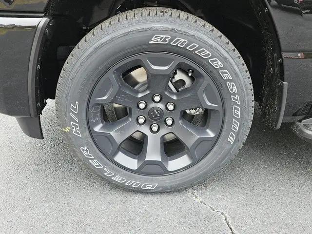 2026 Ram 1500 Express Crew Cab 4x4 5'7" Box