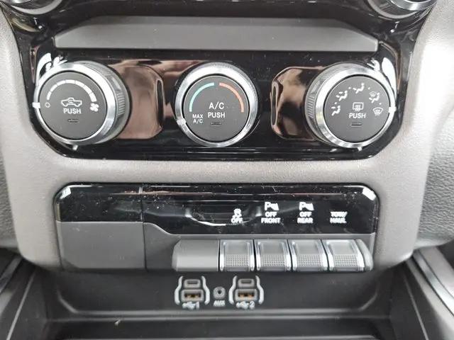 2026 Ram 1500 Express Crew Cab 4x4 5'7" Box