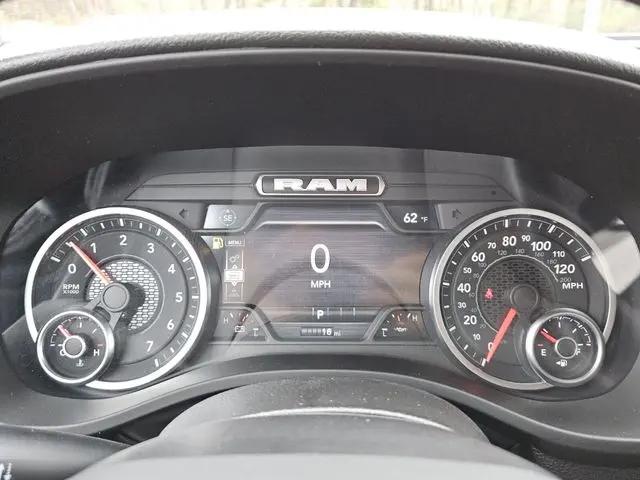 2026 Ram 1500 Express Crew Cab 4x4 5'7" Box