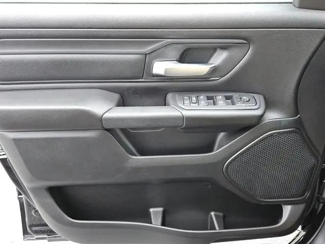 2026 Ram 1500 Express Crew Cab 4x4 5'7" Box