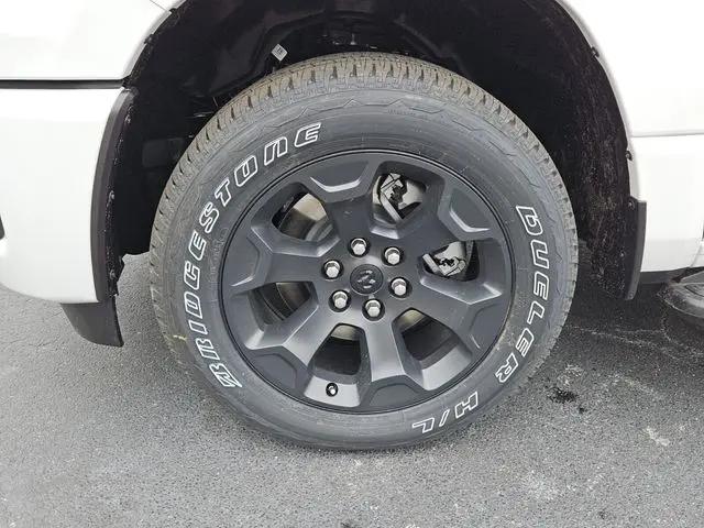2026 Ram 1500 Express Crew Cab 4x4 5'7" Box