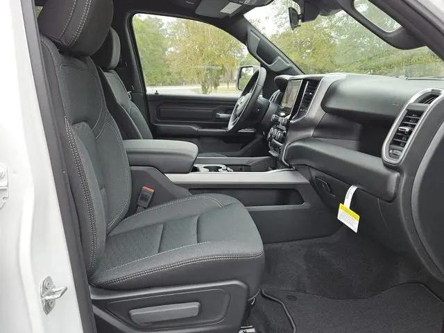 2026 Ram 1500 Express Crew Cab 4x4 5'7" Box