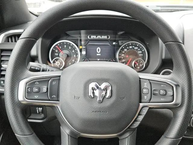 2026 Ram 1500 Express Crew Cab 4x4 5'7" Box