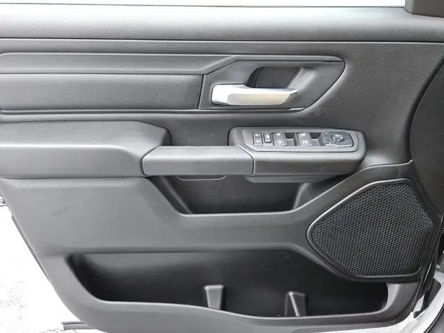 2026 Ram 1500 Express Crew Cab 4x4 5'7" Box