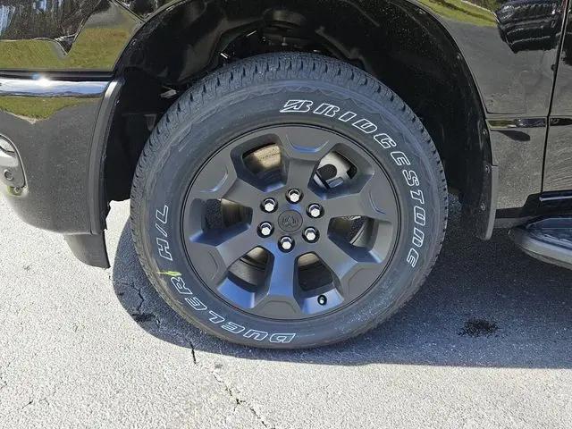 2026 Ram 1500 Express Crew Cab 4x4 5'7" Box
