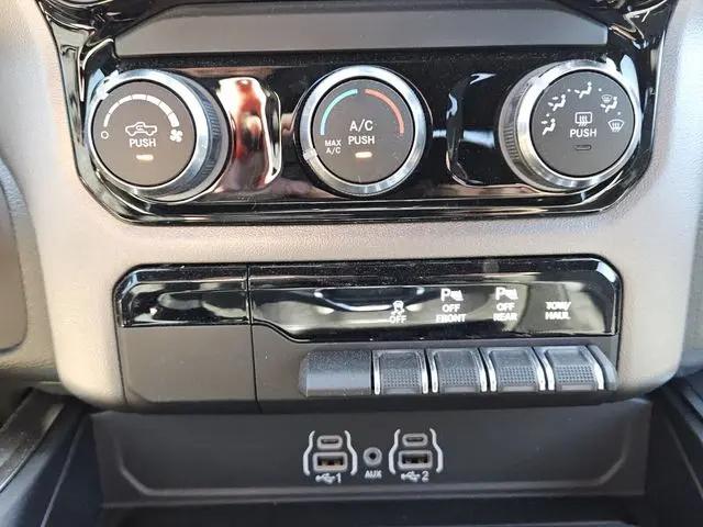 2026 Ram 1500 Express Crew Cab 4x4 5'7" Box