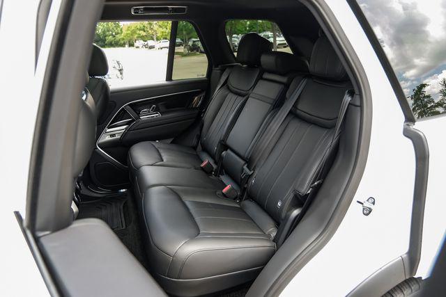 2026 Land Rover Range Rover P400 SE