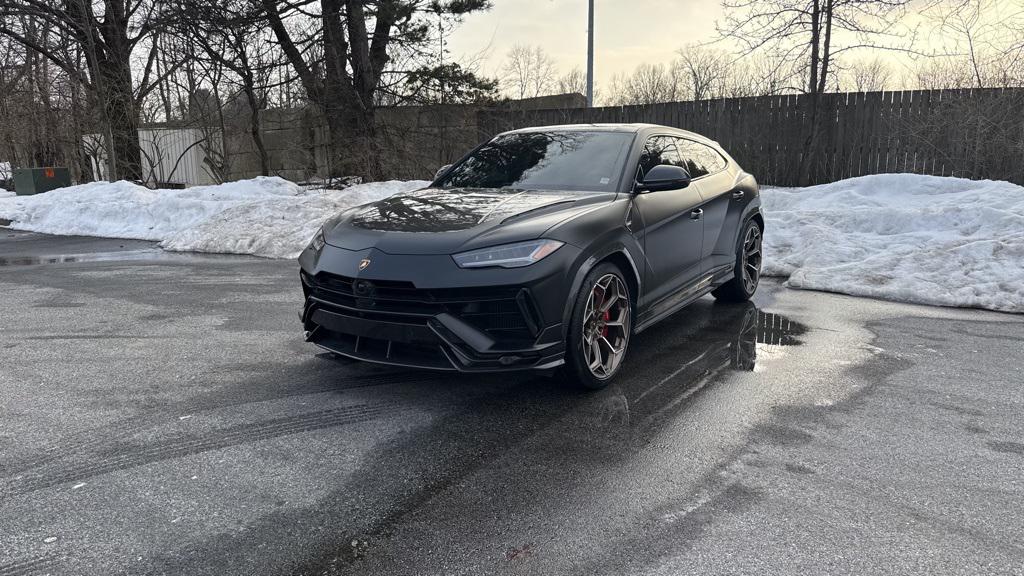 /2023 Lamborghini Urus