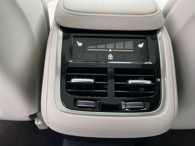 2026 Volvo XC90 Ultra, B6 AWD Gas (mild hybrid), Gasoline, Bright, 7 Seats
