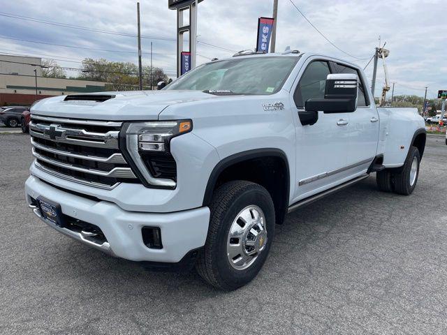2026 Chevrolet Silverado 3500HD Crew Cab, Long Bed, High Country Dual Rear Wheel, RWD