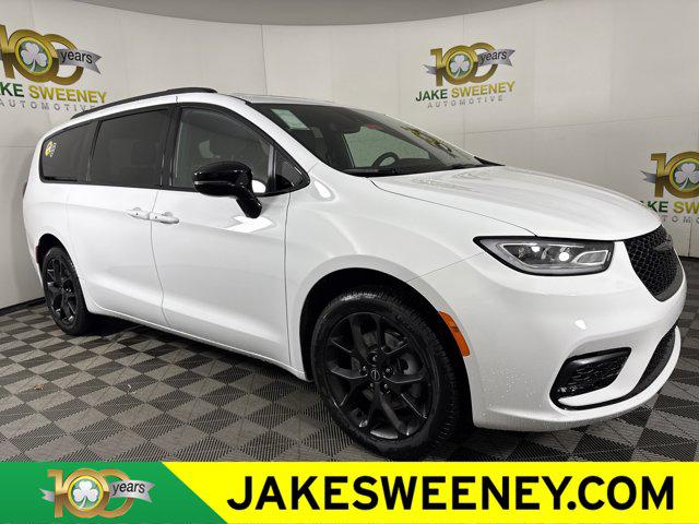 2026 Chrysler Pacifica Select AWD for sale in Cincinnati, OH