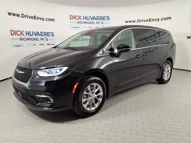 2023 Chrysler Pacifica Touring L for sale in Richmond, MI