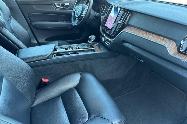 2021 Volvo XC60 T6 Momentum