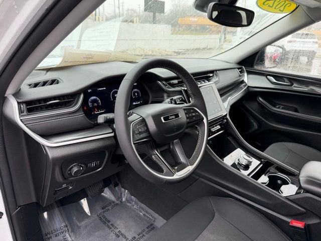 2023 Jeep Grand Cherokee Laredo 4x4