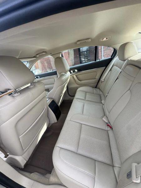 2011 Lincoln MKS Base