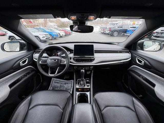 2024 Jeep Compass Latitude Lux FWD