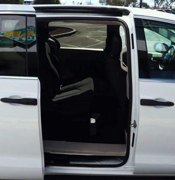 2020 Chrysler Voyager L