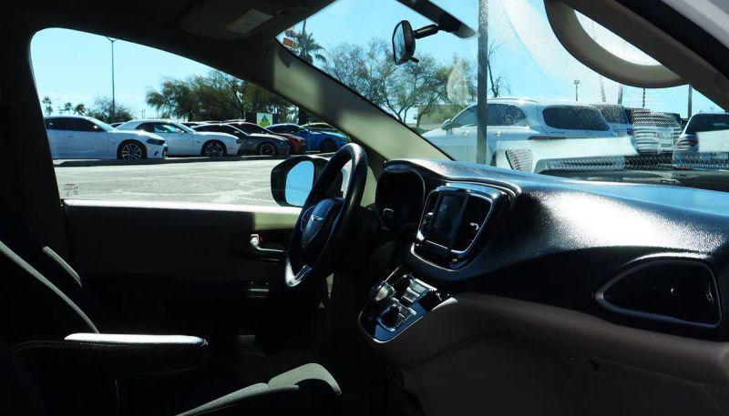 2020 Chrysler Voyager L