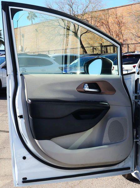 2020 Chrysler Voyager L