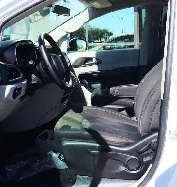 2020 Chrysler Voyager L