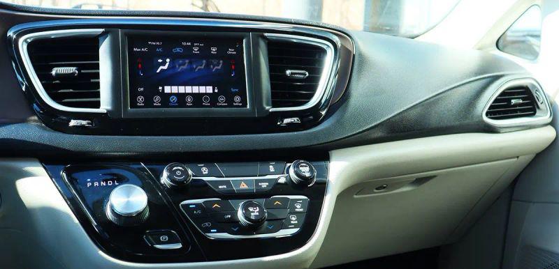 2020 Chrysler Voyager L