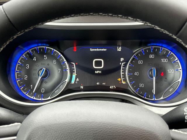 2026 Chrysler Pacifica Select AWD