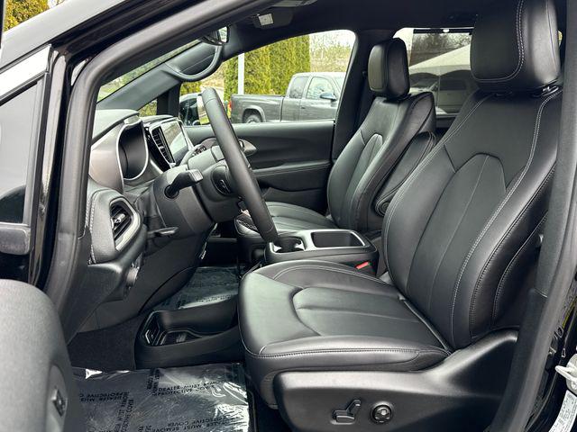 2026 Chrysler Pacifica Select AWD