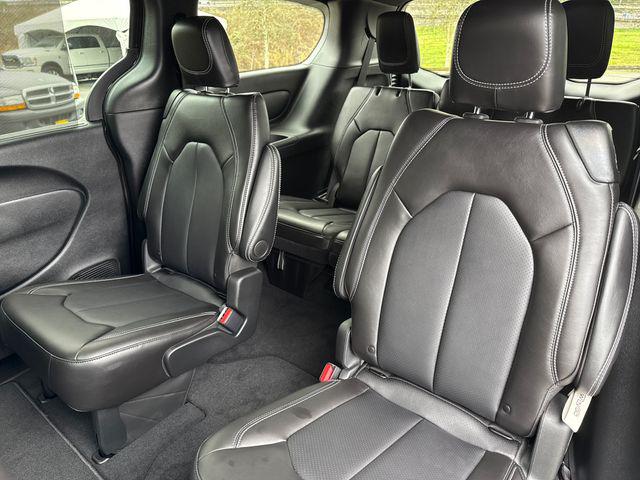 2026 Chrysler Pacifica Select AWD