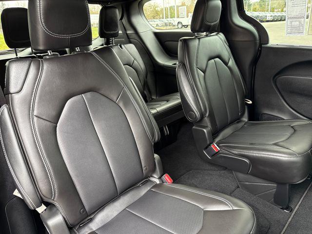2026 Chrysler Pacifica Select AWD