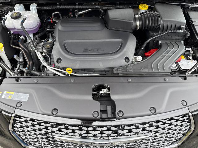 2026 Chrysler Pacifica Select AWD