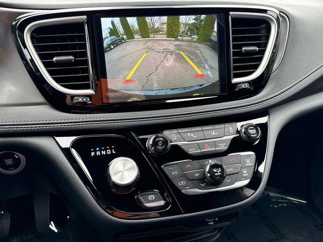 2026 Chrysler Pacifica Select AWD