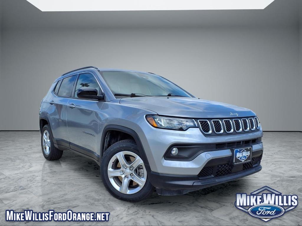 Baltic Gray Metallic Clear Coat 2024 Jeep Compass Latitude 4WD SUV / Crossover Four-Wheel Drive 8-Speed Automatic