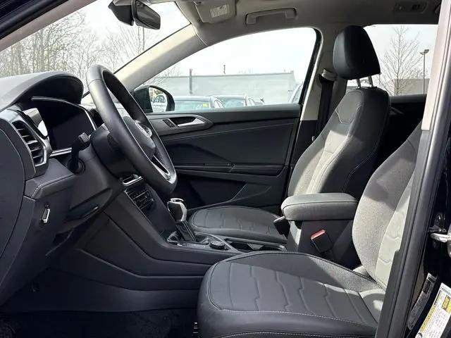 2025 Volkswagen Taos 1.5T SE Black